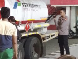Antrean Panjang di SPBU, Kapolsek Mamajang AKP Tri Husada Andromeda Pantau Pengisian BBM