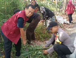 Bhabinkamtibmas Karunrung Bersama 3 Pilar Turun Langsung Kerja Bakti