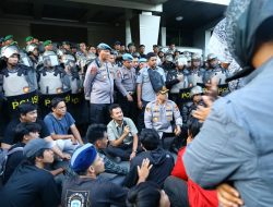 Kapolrestabes Makassar Kawal Aksi Unras Antrean Panjang BBM
