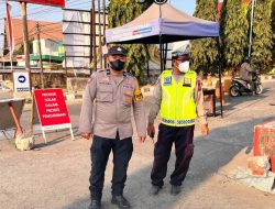 Polsek Tamalanrea Atur Lalu Lintas di SPBU, Antrean Kendaraan Terpantau Kondusif
