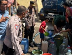 Kemarau Melanda, Kapolsek Bontoala Koordinasi PDAM Salurkan Bantuan Air Bersih untuk Warga