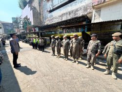 Cegah Gesekan, Polisi Kawal Penertiban Kanopi Pasar Terong yang Akhirnya Ditunda
