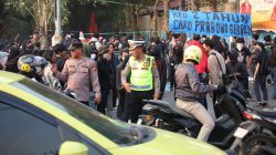 Polisi Urai Kemacetan di Depan Unhas