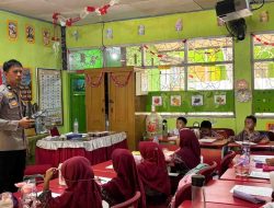 Bhabinkamtibmas Tidung Edukasi Pelajar Bahaya Narkoba dan Bullying