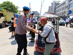 Sambut Hari Jadi Propam Polri ke-24, Sipropam Polrestabes Makassar Berbagi Makanan dan Sambangi Anak Panti Asuhan