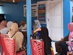 Door to Door System, Bhabinkamtibmas Lakkang Sambangi Warga Pemeriksaan Gratis TBC
