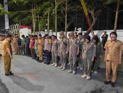 Bhabinkamtibmas Karunrung Dampingi Penertiban PK5 Cakar Sepatu di Jalan Hertasning