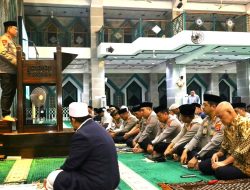 Kapolda Sulsel Bersama PJU Gelar Shalat Subuh Berjamaah di Sejumlah Masjid di Kota Makassar