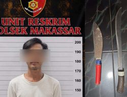 Kapolsek Makassar Pimpin Patroli, Pria Bawa Dua Senjata Tajam Diamankan