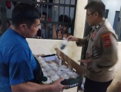 Jumat Berkah Penuh Kepedulian, Polsek Biringkanaya Berbagi Makanan kepada Tahanan