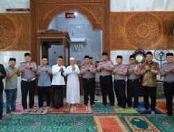 Polisi Bersama Masyarakat, Kapolda Sulsel Irjen Pol. Dr. M. Awal Chairuddin Laksanakan Safari Jumat di Masjid Nurul Iman Telkom Makassar