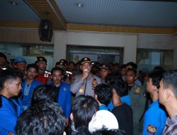 Kawal Demo 2 Tahun Prabowo-Gibran, Kapolrestabes Makassar Temui dan Fasilitasi Massa Aksi