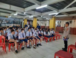 Kenalkan SMA Kemala Taruna Bhayangkara, Polsek Ujung Pandang Sosialisasi ke Sekolah