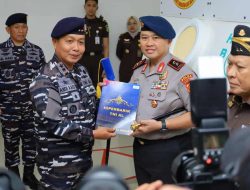 Momentum Hari Kesehatan TNI AL 2026, Kapolda Sulsel Terima Brevet Kehormatan Hiperbarik dari Dankodaeral VI